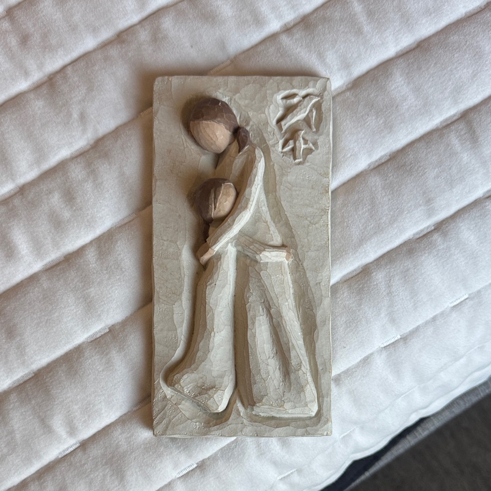 Willow Tree Embrace Plaque - Cream and Brown- mother and daughter
